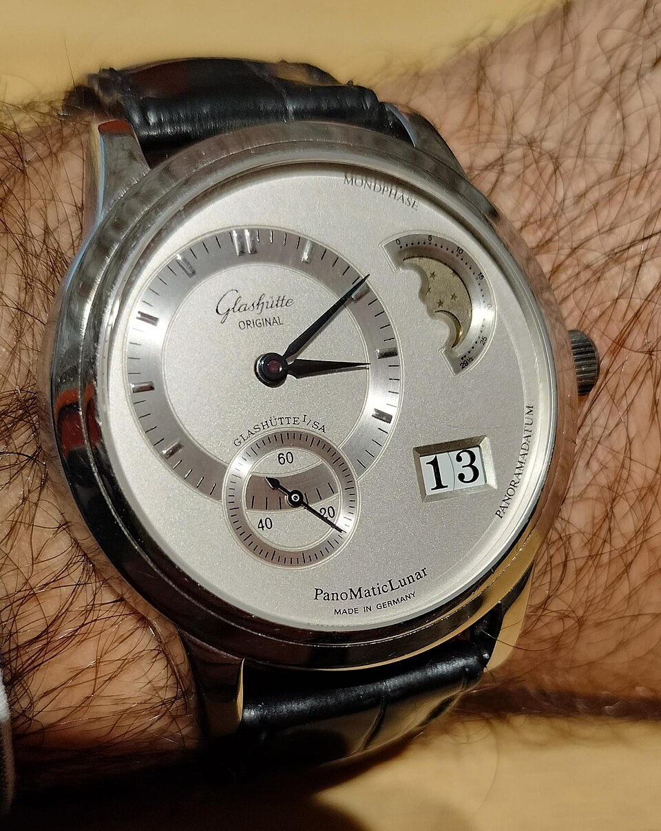 Photo by EMore98 (CC BY-SA 4.0), via Wikimedia Commons Glashütte Original reference photo